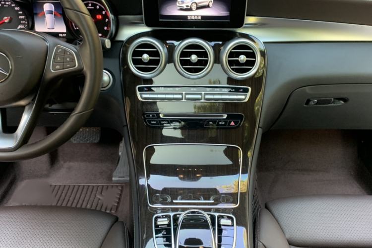 Used Mercedes-Benz GLC 2017 GLC 260 4MATIC Luxury Model
