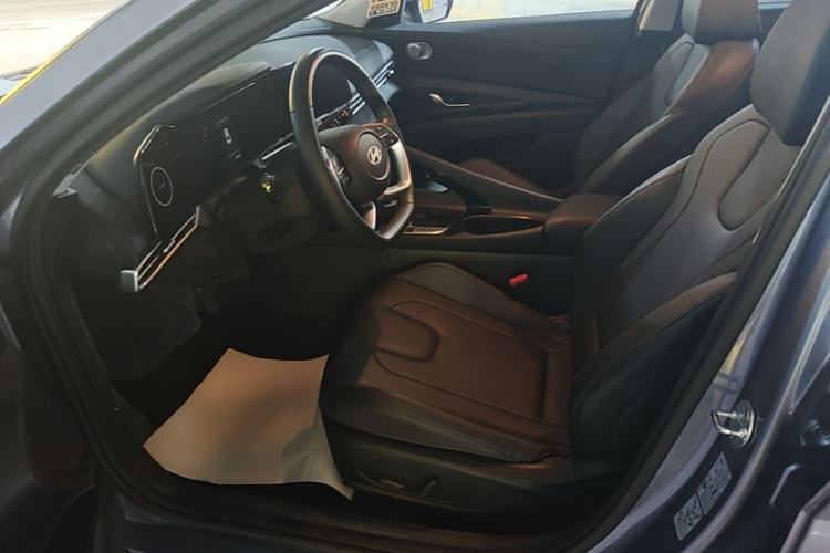 Used Hyundai Elantra 2023 1.5L CVT LUX Prestige Edition