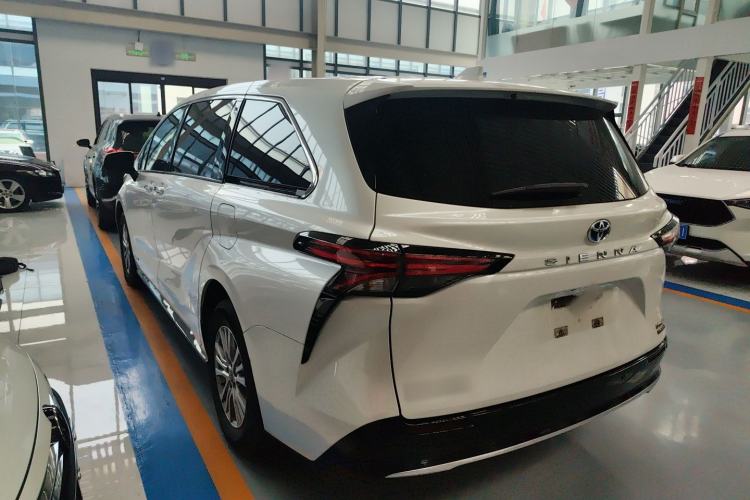 Used Toyota SIENNA 2021 2.5L Hybrid Premium Edition