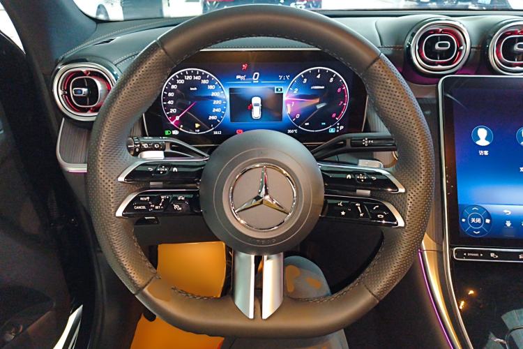 Used Mercedes-Benz GLC 2024 Facelifted GLC 260 L 4MATIC Luxury Version 5 Seats