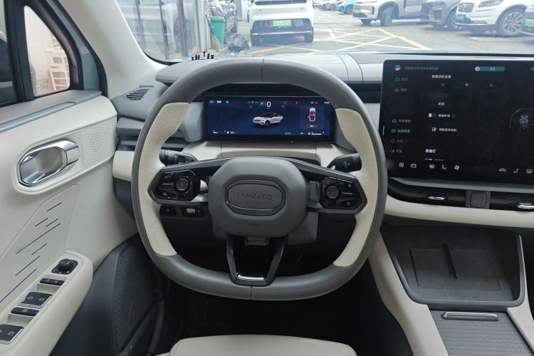 Used Lynk & Co 06 EM-P 2023 EM-P 126 Long-Range Halo Steering Wheel