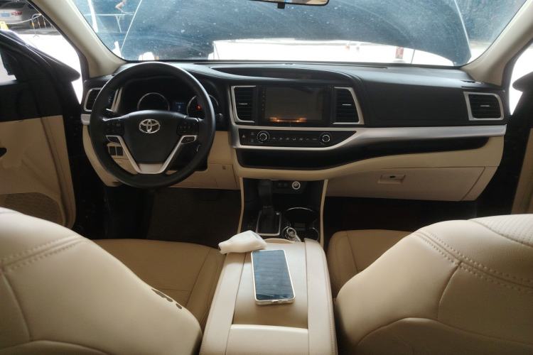 Used Toyota Highlander 2018 2.0T Two-Wheel Drive Elite Version 5 Seats China VI Standard Center Console