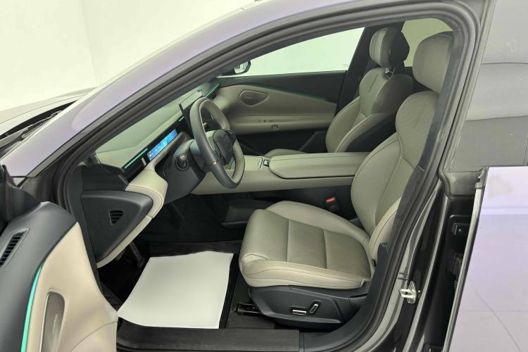 Used Lynk & Co Z10 2025 95 kWh 806 km Range Rear-Wheel Drive Advanced Driver-Assistance System Max
