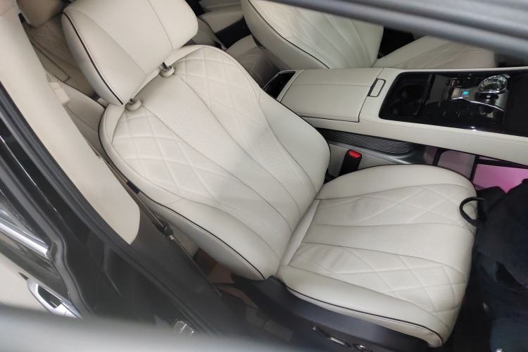 Used Denza D9 2024 DM-i 1050 Luxury Model
