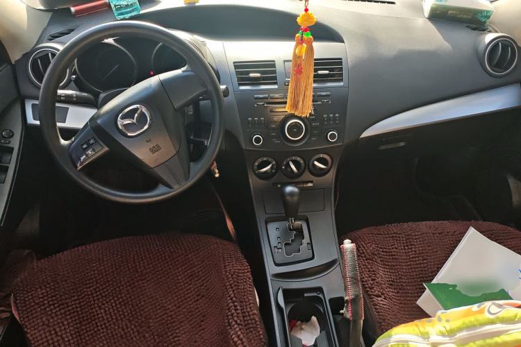 Used Mazda 3 2013 Hatchback 1.6L Automatic Elite Model Center Console