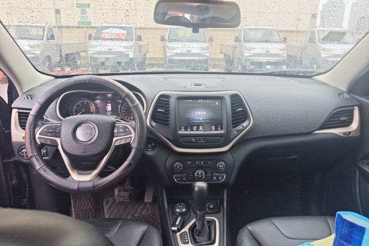 Used Jeep Cherokee 2016 2.4L Professional Smart Version