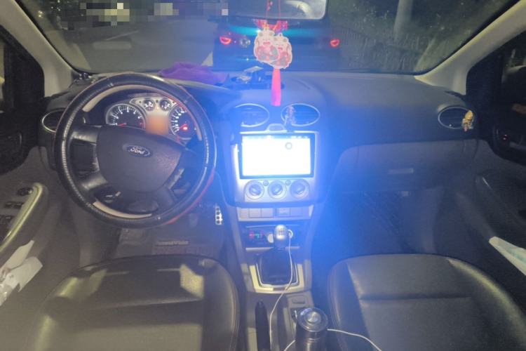 Used Ford Focus 2011 Hatchback 1.8L Manual Comfort Model Center Console