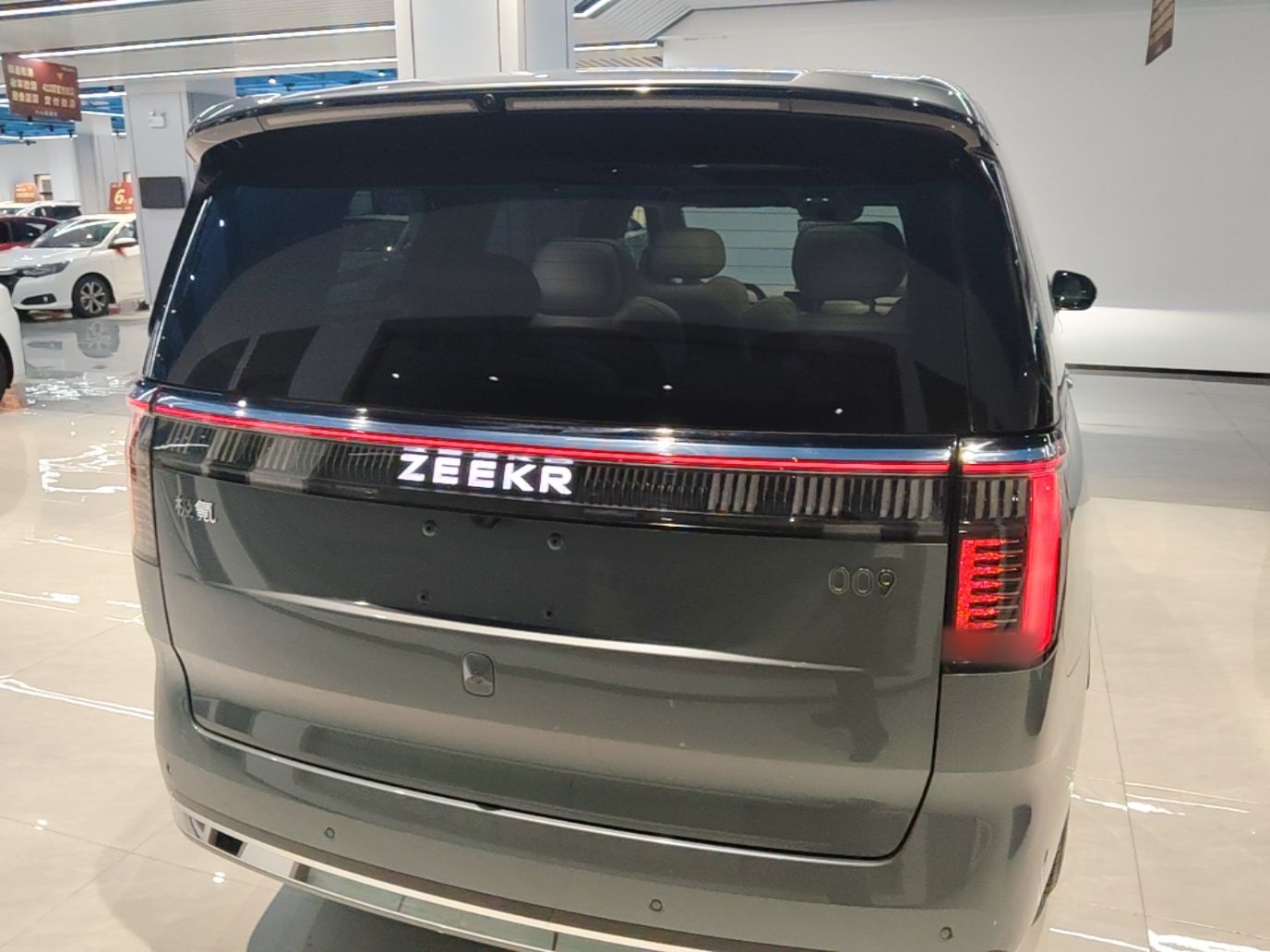 Zeekr 009 2024 Six-Seat Executive Version 4WD 108 kWh — снимка 5
