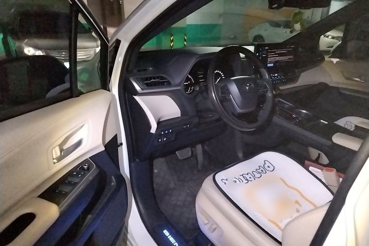 Used Toyota SIENNA 2021 2.5L Hybrid Premium Edition