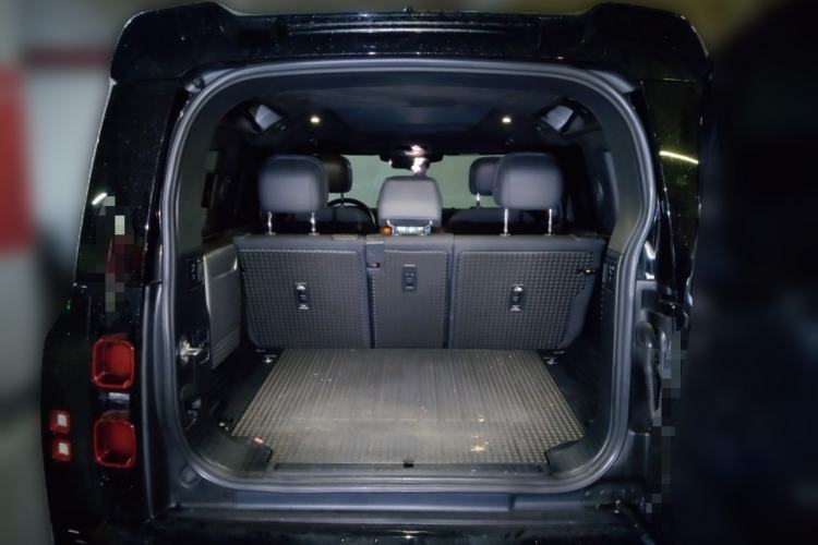 Used Land Rover Defender 2025 110 3.0T P400 X-Dynamic SE Trunk