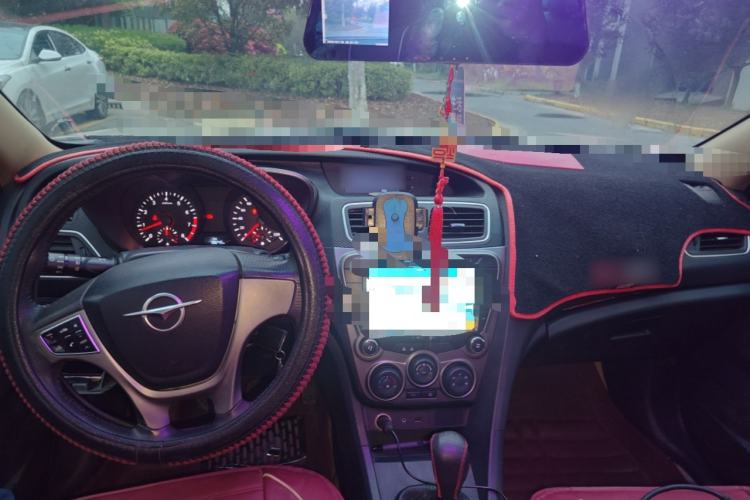 Used Haima Fumei 2014 M5 1.6L Manual Elite Model Center Console