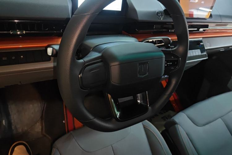 Used Farizon Super VAN 2025 Yucheng Action-Pak, Short-Axle 68kWh ZhiXin, 5-seater
