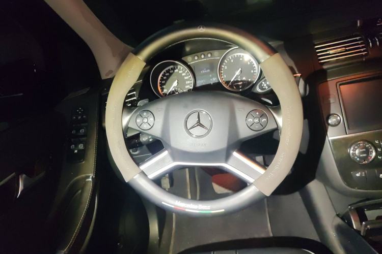 Used Mercedes-Benz R-Class 2017 R 320 4MATIC Business Edition Prestige Model Steering Wheel