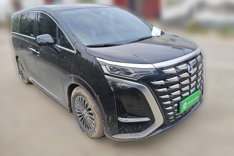 Used Denza D9 2022 DM-i 1040 Prestige Model Front Right 45 Deg