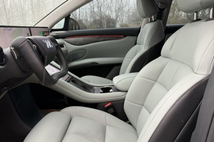 Used IM LS6 2023 Max Standard Edition Interior 1