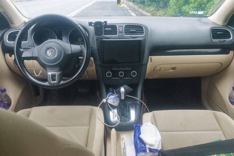 Used Volkswagen Golf 2012 1.6L Automatic Comfort Model Center Console