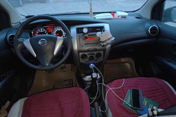 Used Nissan Livina 2013 Jingrui 1.6XL Manual Comfort Edition Center Console