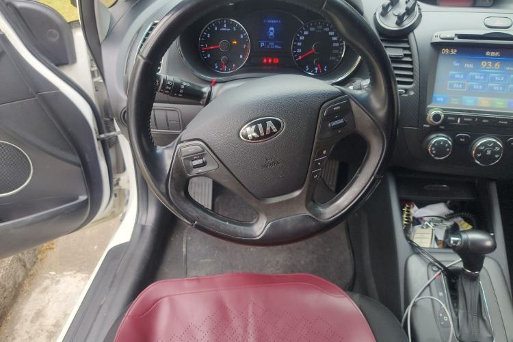 Used Kia K3 2013 1.6L Automatic GLS Steering Wheel
