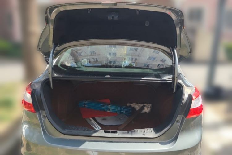 Used Ford Focus 2012 Sedan 1.6L Automatic Fashion Edition