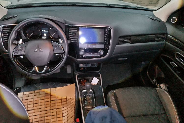 Used Mitsubishi Outlander 2020 2.4L 4x4 Zhi Xiang Edition 7-Seater