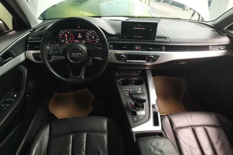 Used Audi A4L 2019 40 TFSI Fashion Edition China VI Emission Standard Center Console