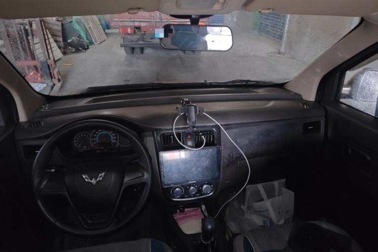 Used Wuling Rongguang V 2018 1.5L Standard Version Center Console