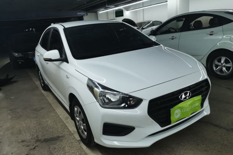 Used Hyundai Verna (older generation) 2020 1.4L Manual GL Refreshed Edition Front Right 45 Deg