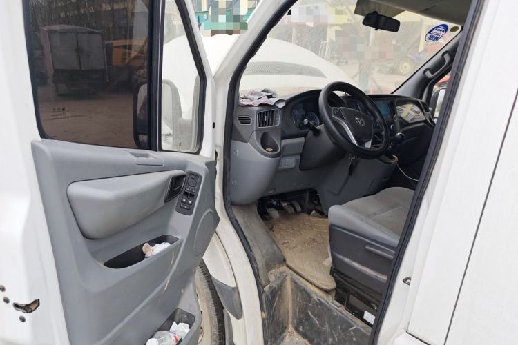 Used Foton Toano 2022 2.0T Manual Urban Edition Short Wheelbase Mid-Height Design Rear Single Tire 5/6/9-Seater Configuration 4F20TC3