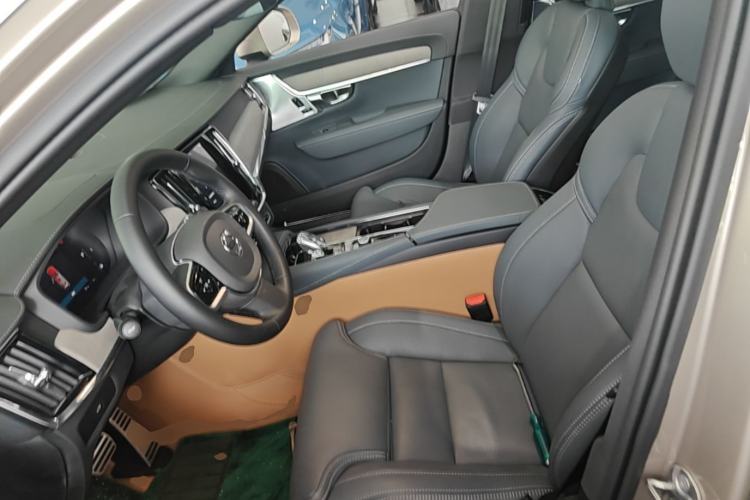 Used Volvo V90 2025 Cross Country B5 AWD Prestige Edition
