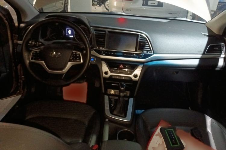 Used Hyundai Elantra (6th Generation / Lingdong) 2016 1.6L Automatic ZhiXuan · Luxury Version Interior 2