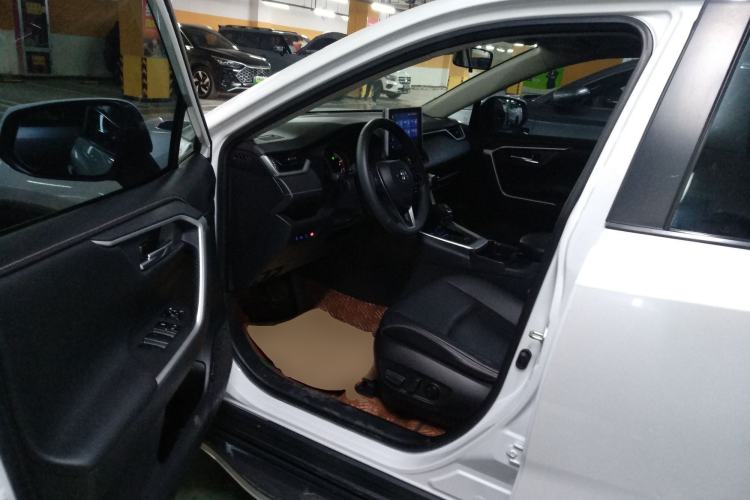 Used Toyota RAV4 2021 2.0L CVT 4x4 Style PLUS Edition
