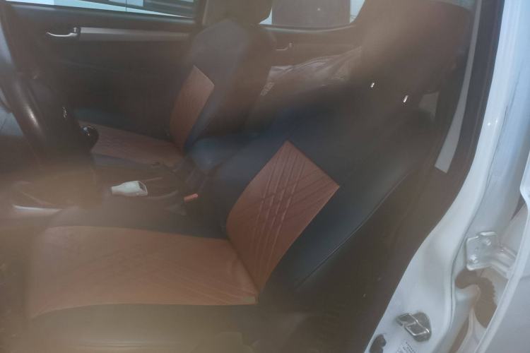 Used Isuzu D-MAX 2015 2.5T Two-Wheel Drive Manual High-Performance Base Version 4JK1