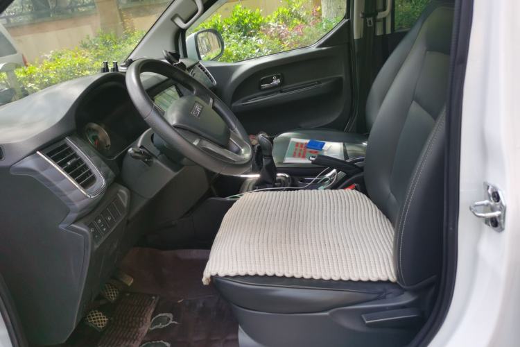 Used Jinbei Gold Hiace 2021 2.0L Passenger Van Travel Lion 7-Seater
