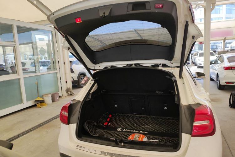 Used Mercedes-Benz GLA 2015 GLA 220 4MATIC Luxury Model Trunk