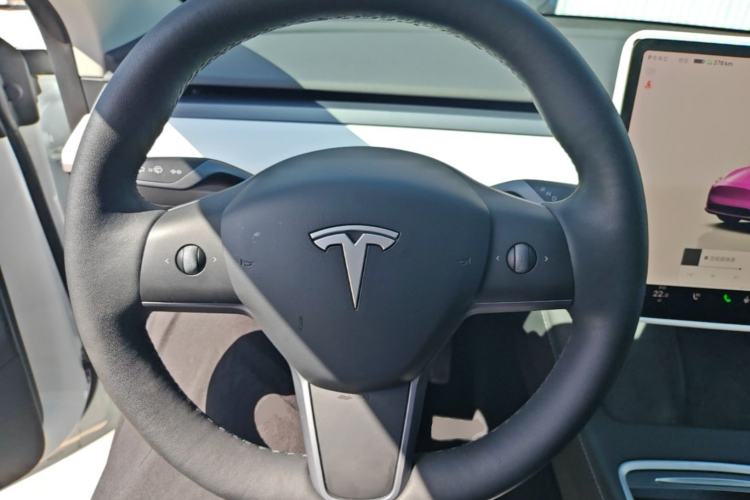Used Tesla Model Y 2022 Long-Range All-Wheel-Drive Version