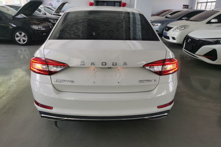 Used Skoda Octavia 2019 1.5L Automatic Smart Drive Luxury Edition China VI Standard Rear
