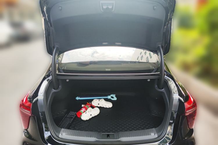 Used Hongqi H5 2025 2.0T Automatic Flag Edition – 500 000 Units Commemorative Version