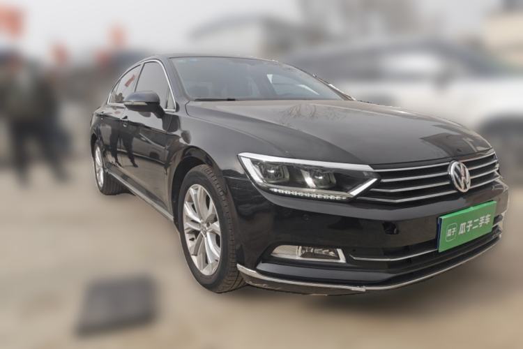 Used Volkswagen Magotan 2018 330TSI DSG Luxury Model Front Right 45 Deg