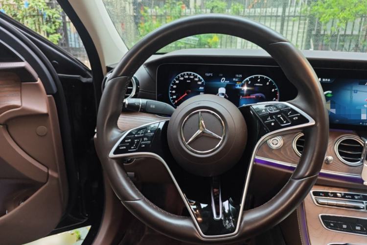 Used Mercedes-Benz E-Class 2023 Updated E 300 L Fashion Edition Steering Wheel
