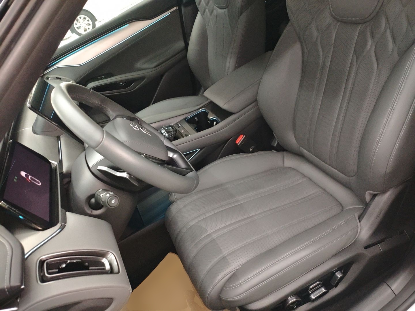 Переднее сиденье в автомобиле