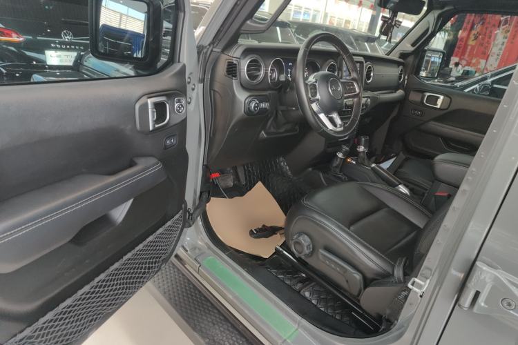 Used Jeep Wrangler 2019 2.0T Sahara Four-Door Version China VI Emission Standard