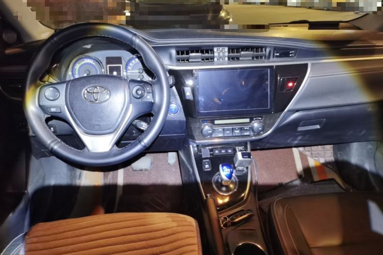 Used Toyota Corolla 2016 Dual-Engine 1.8L E-CVT Elite Edition Center Console