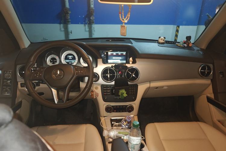 Used Mercedes-Benz GLK-Class 2013 GLK 300 4MATIC Dynamic Sunroof Model Center Console