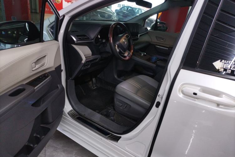 Used Toyota SIENNA 2023 2.5L Hybrid Comfort Edition Driver Seat