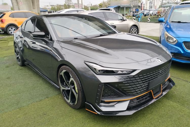 Used CHANGAN UNI-V 2023 1.5T Sport Edition Front Right 45 Deg