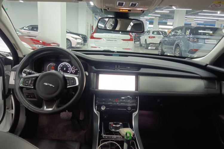 Used Jaguar XFL 2020 XFL 2.0T P200 Two-Wheel-Drive Elite Edition Center Console