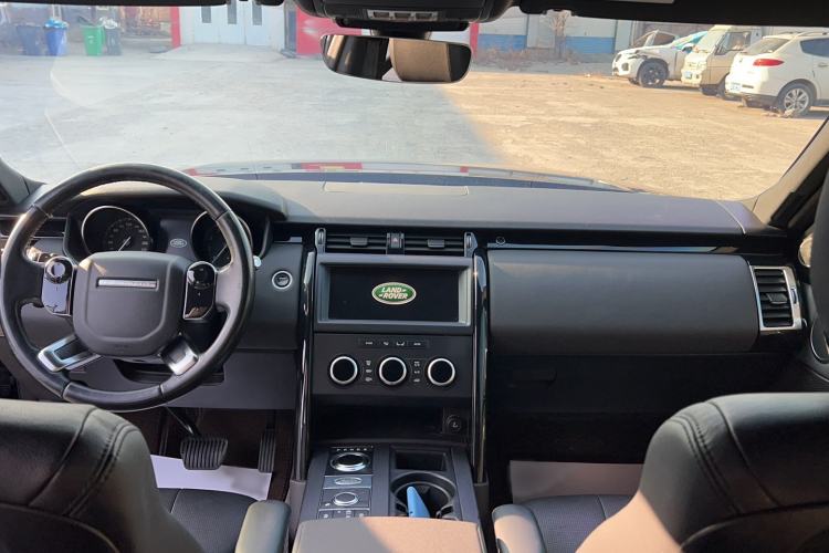 Used Land Rover Discovery 2018 2.0T SE
