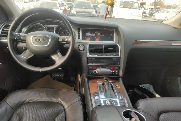 Used Audi Q7  Center Console