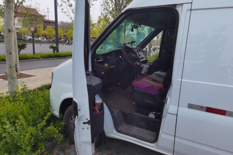 Used JMC Fushun 2023 2.0T Automatic Long-Wheelbase High-Roof Commercial Van—2/3 Seats Driver Seat