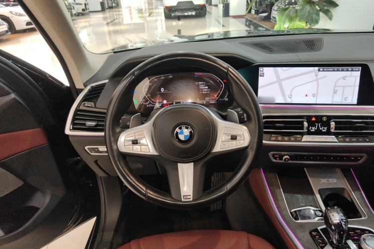 Used BMW X5 2022 xDrive 30Li Luxury M Sport Package
